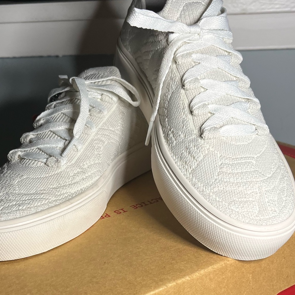 👟 Proto Luxe Sneakers Minimalist Meets Mad Style Yes, with the Original Box!!!